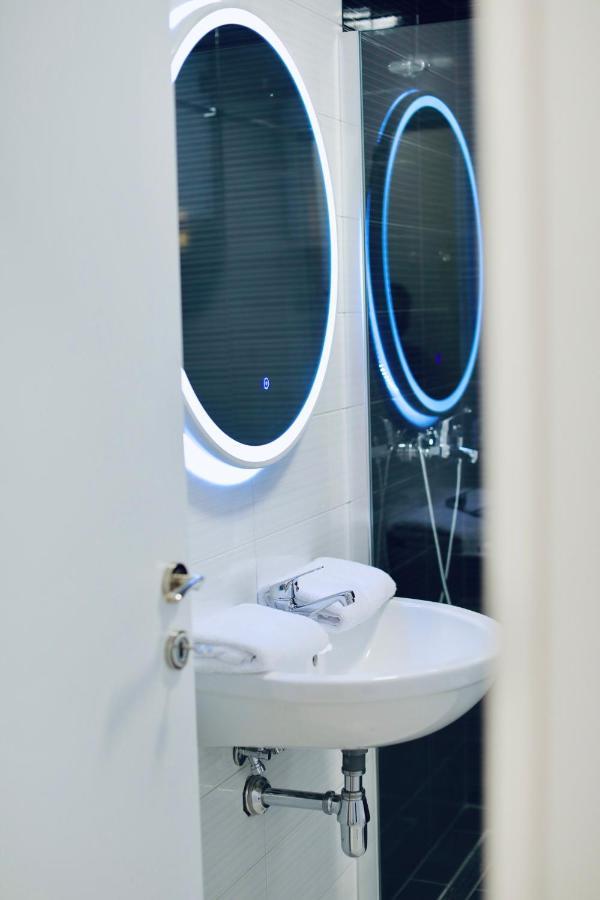 Miku - Unique 3 Bedroom At Olympic Apartment *